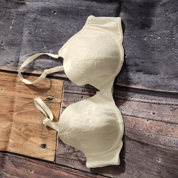 Bras - Picture 2 of 4